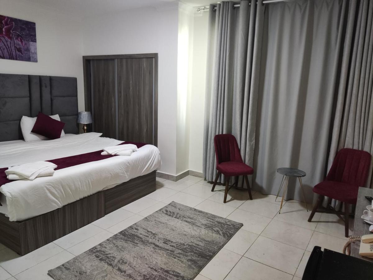 Golden Plaza Hotel Ammán Kültér fotó
